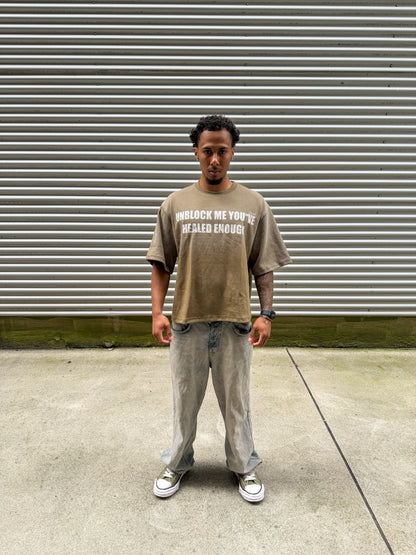 UNBLOCKE ME“ TEE WASHED OLIVE
